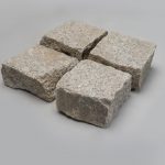 Skeltos granito trinkelės 15x18x8 cm, šviesiai pilkos www.ponasakmuo.lt
